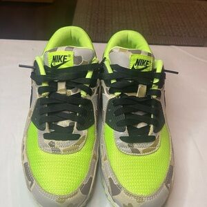 Nike Air Max 90 “Green Camo”. Size 8
